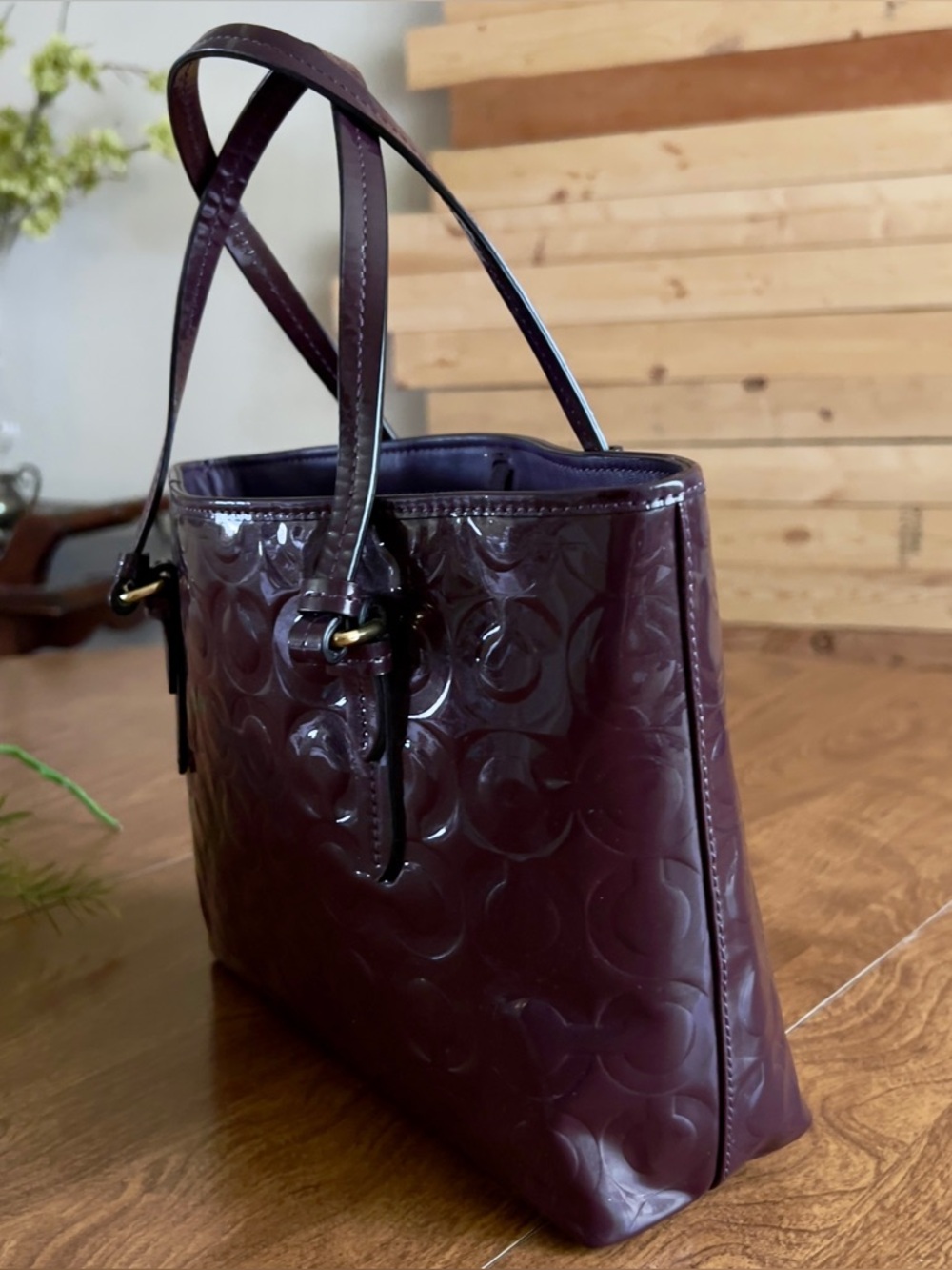 COACH Violet Peyton OP Art Embossed Patent Leather Brass Hardware Small tote Bag - Picture 4 of 13